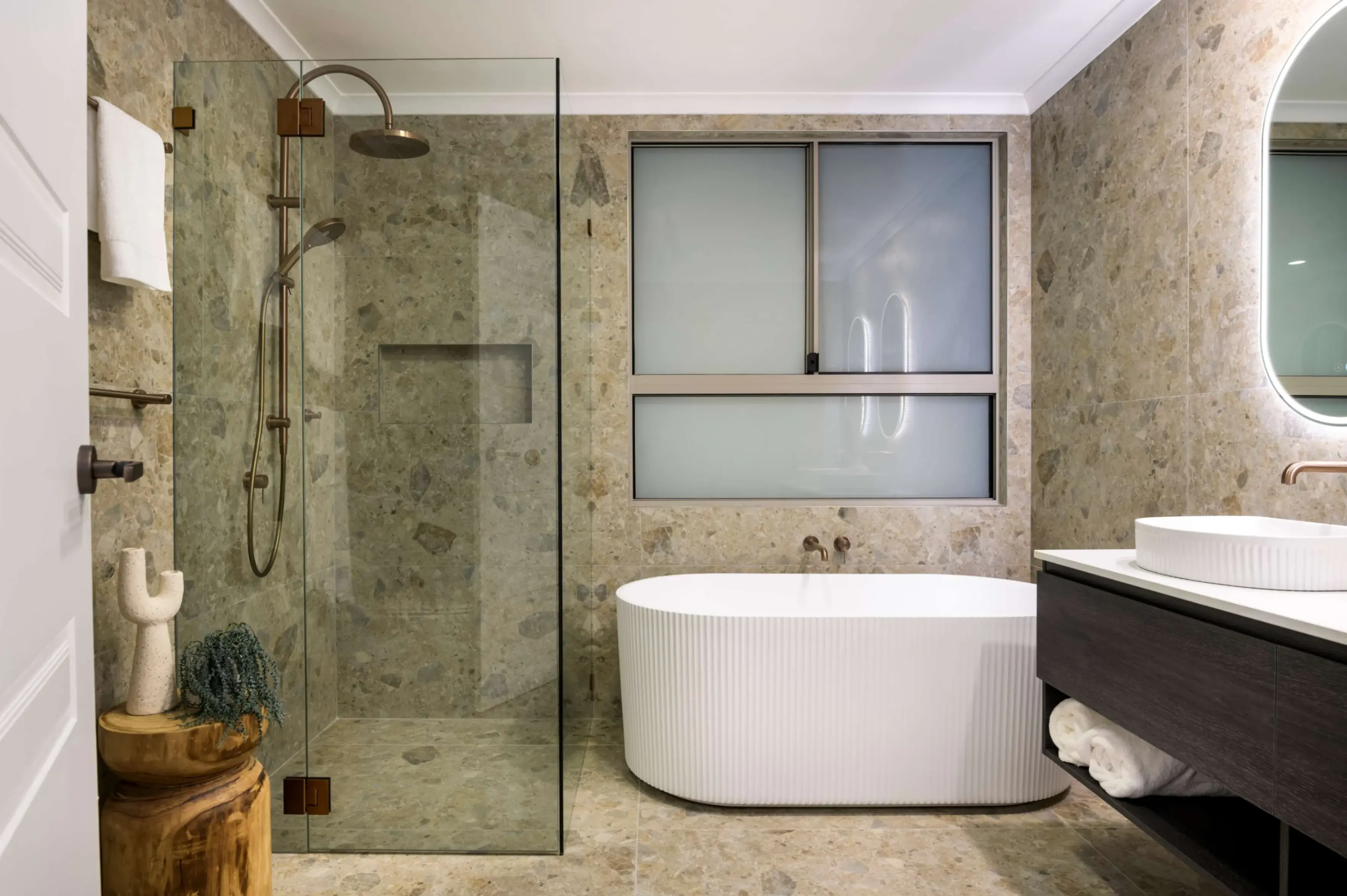 Bathroom bathtub design for Australian homes: how to choose the right bath, layout, tiles & tapware