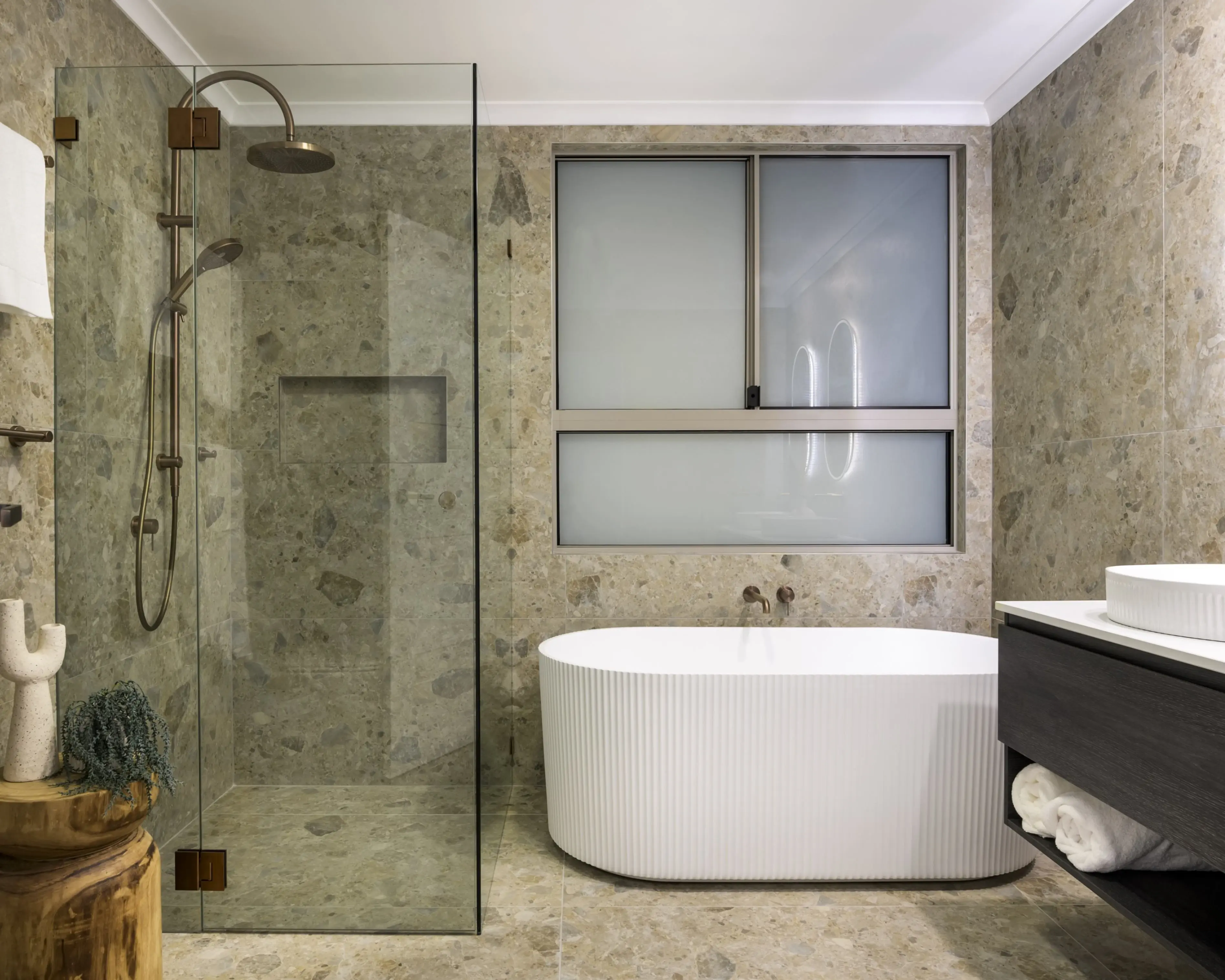 Bathroom bathtub design: how to choose the right bath, layout, tiles & tapware