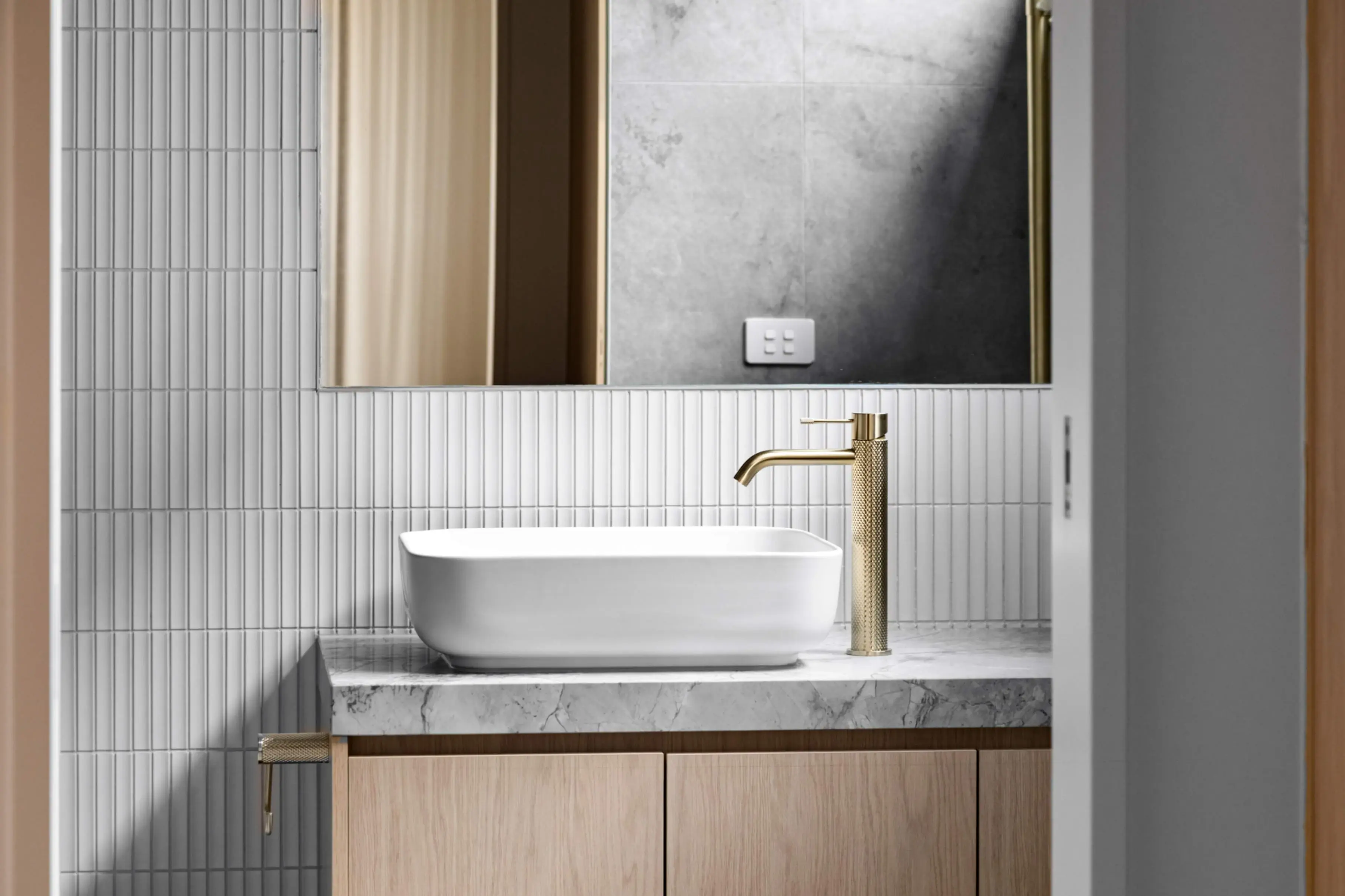 Pros and cons of ceramic tiles