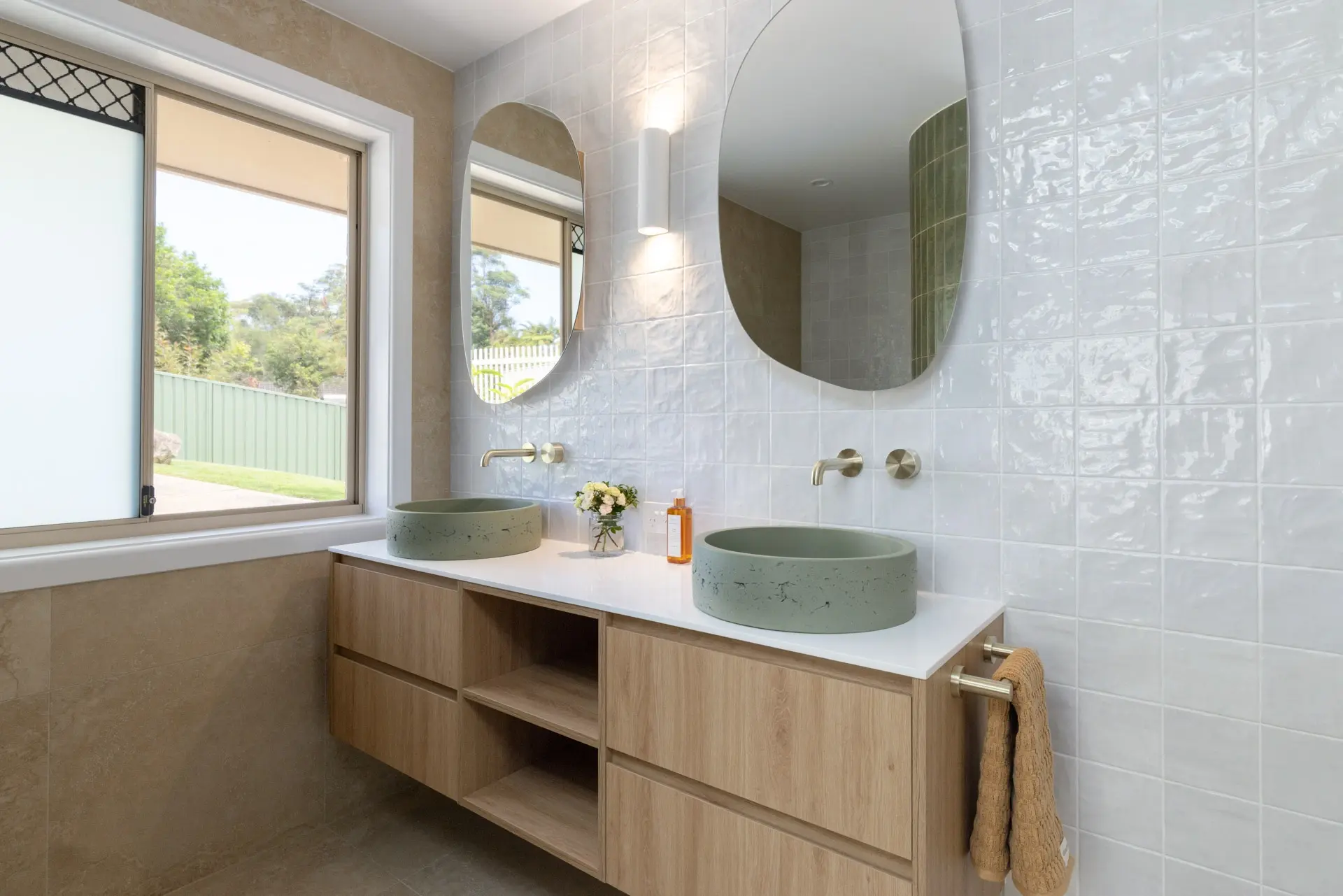 design themes for ensuite bathroom ideas that suit your home’s style