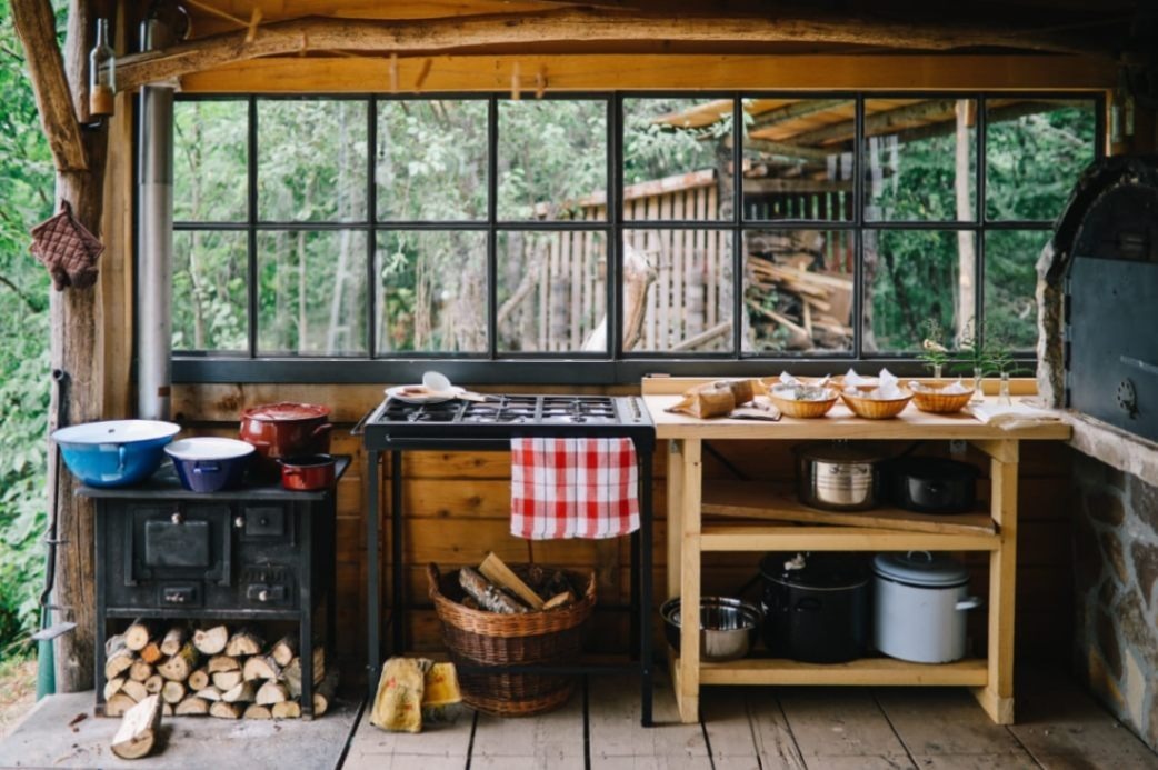 Essential Elements for Your Outdoor BBQ Kitchen