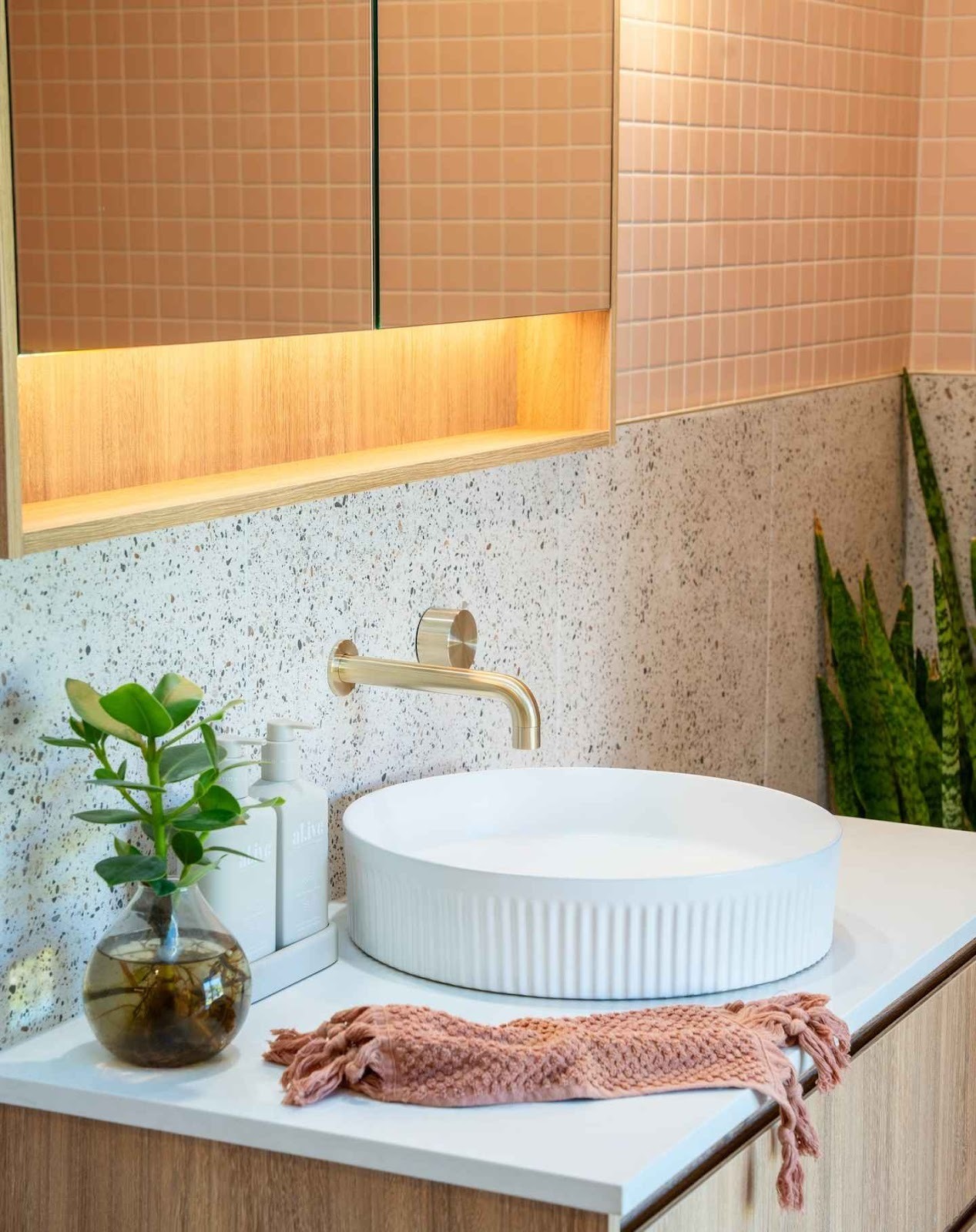 Green Indoor Plants and Foliage Bathroom Ideas