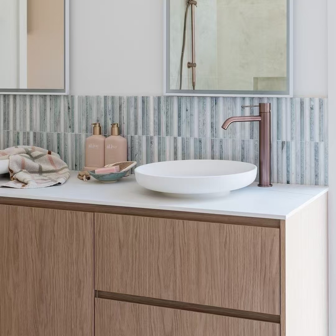 Green and White Minimalism Bathroom Ideas