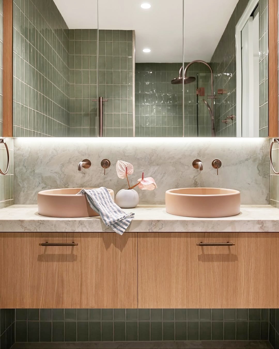 Green with Natural Tones Bathroom Ideas