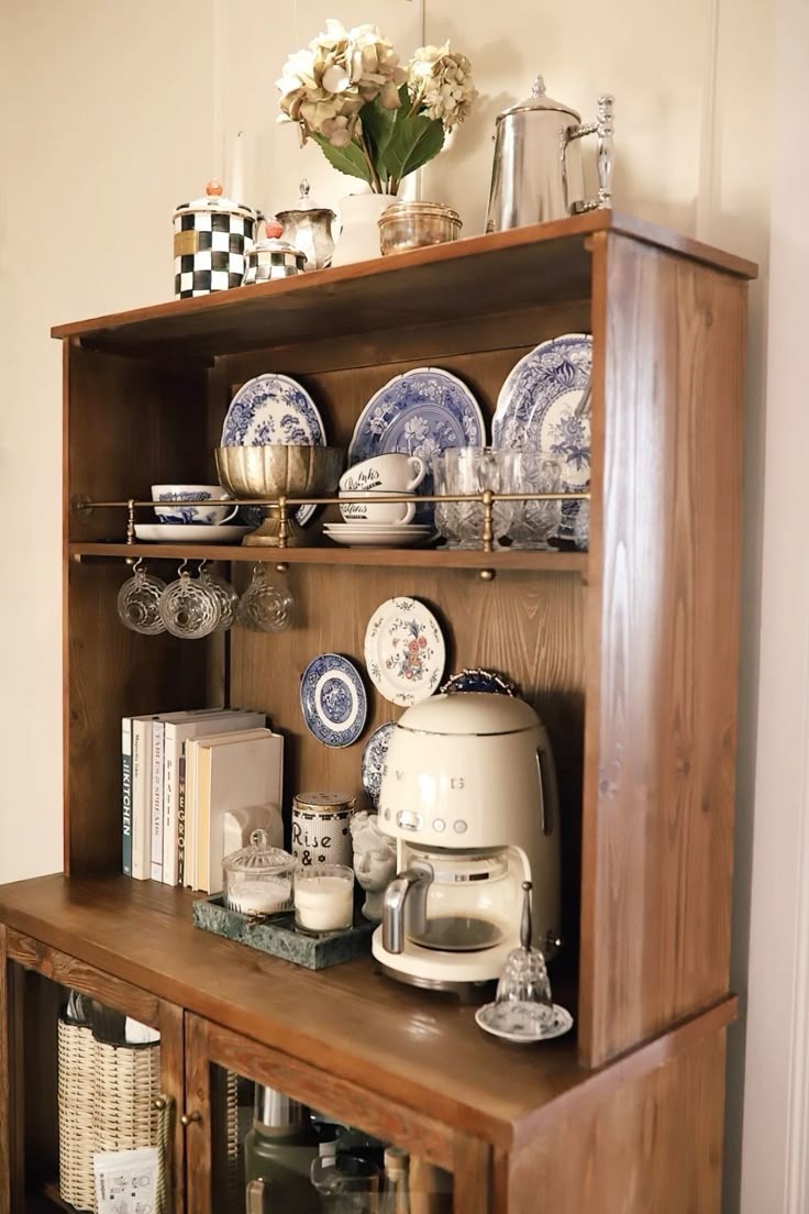 Seasonal and Flexible Coffee Bar Area Ideas