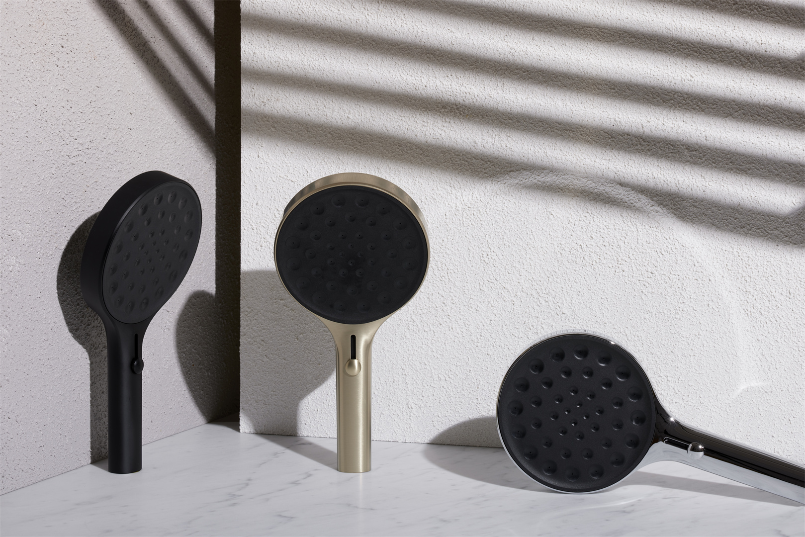 24 D003 CH MB BG lifestyle image