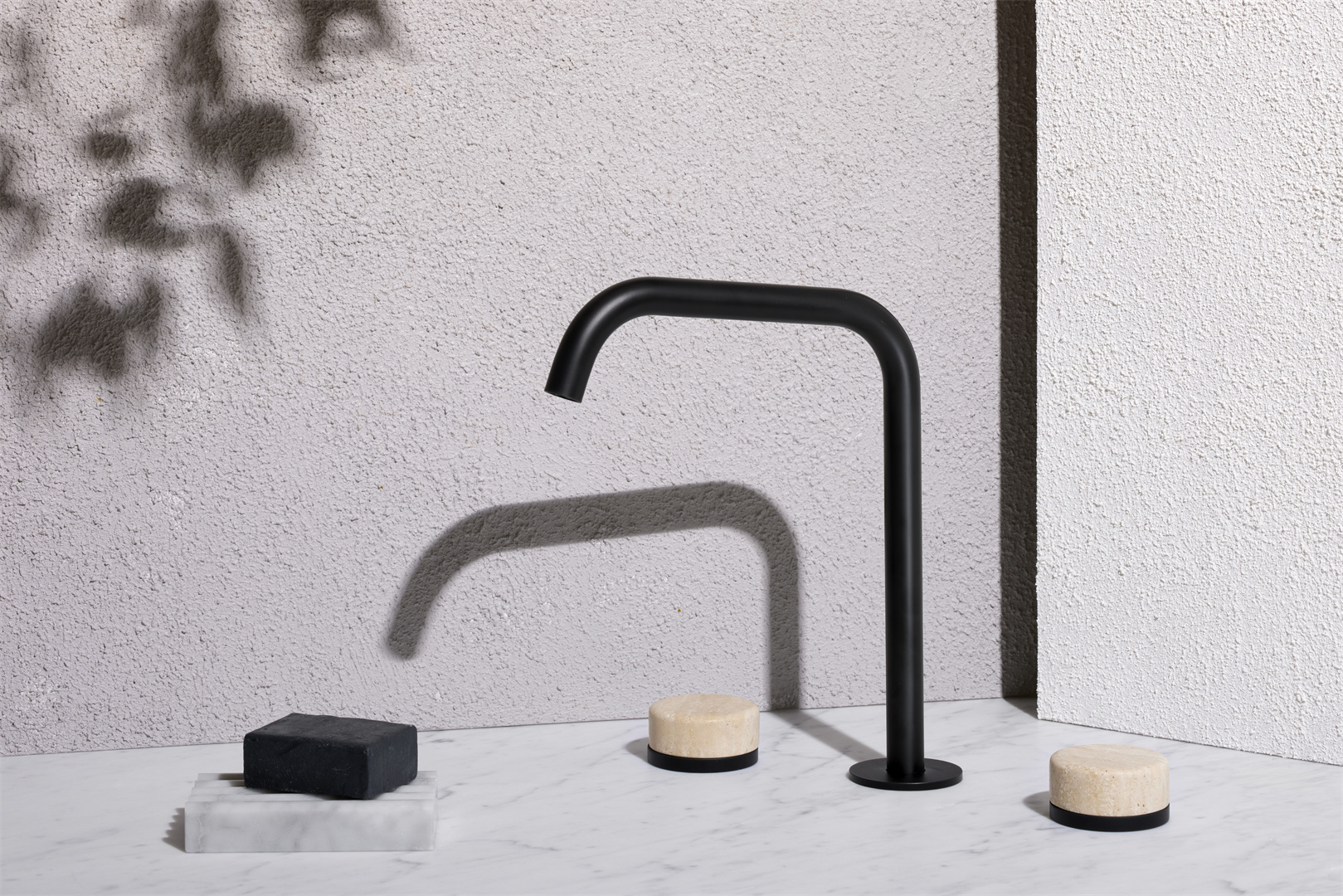 24 D031 MB lifestyle image