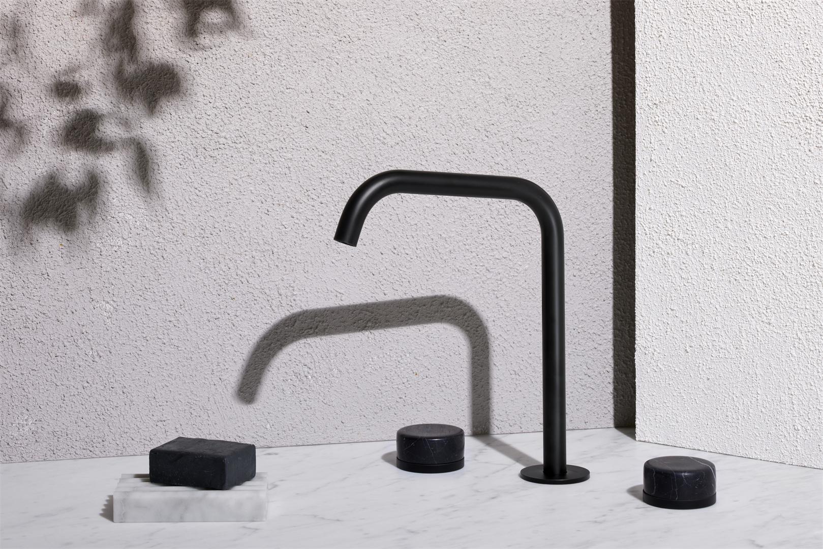 24 D120 MB lifestyle image