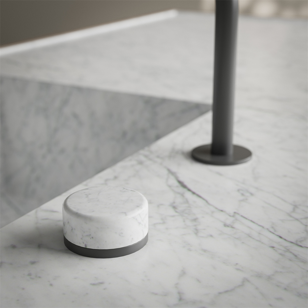 24 E040 MB lifestyle image 2