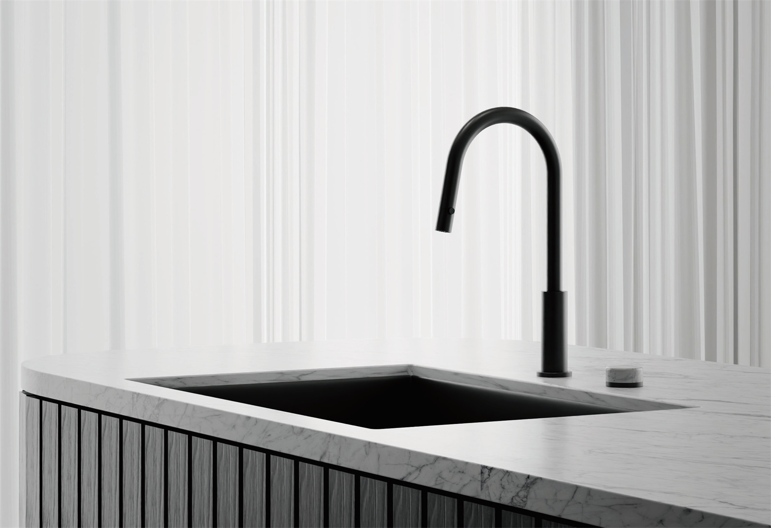 24 E058 MB lifestyle image