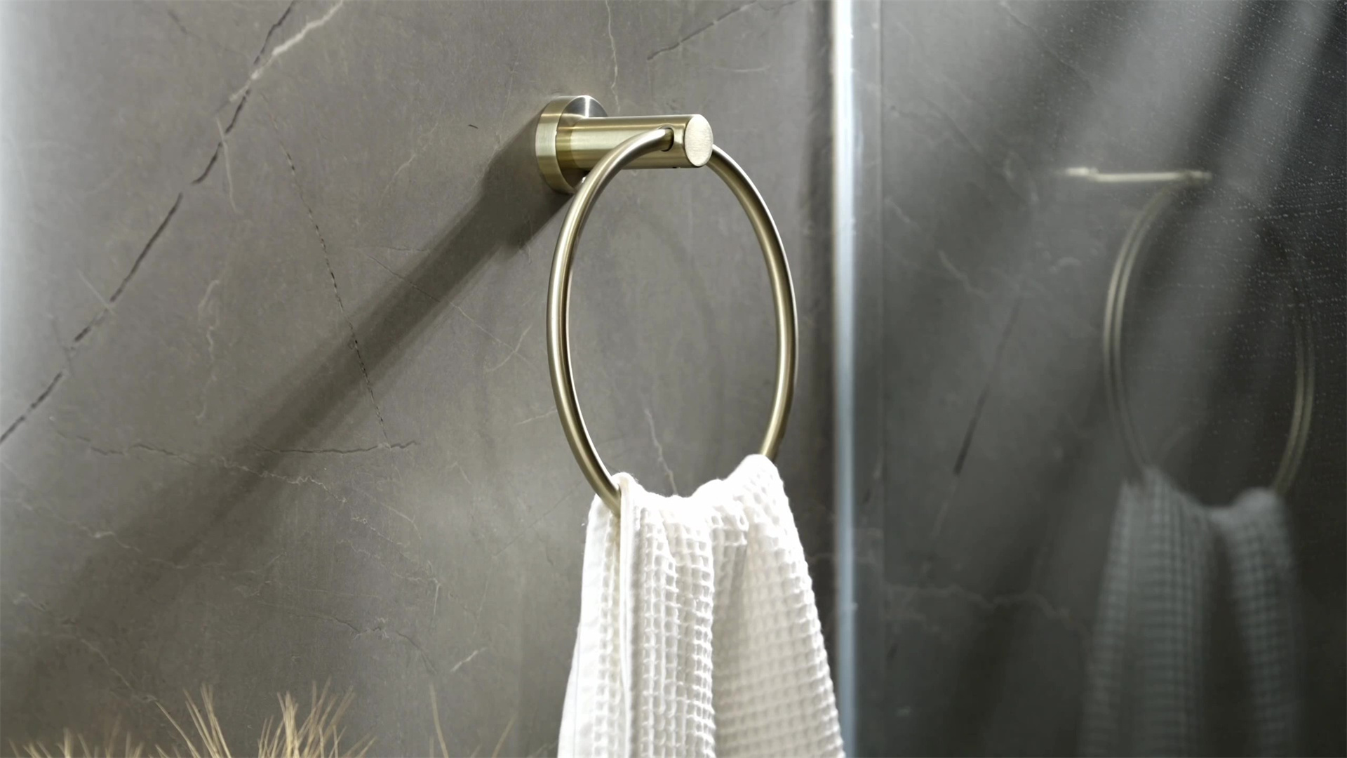 NR1980 BG lifestyle image