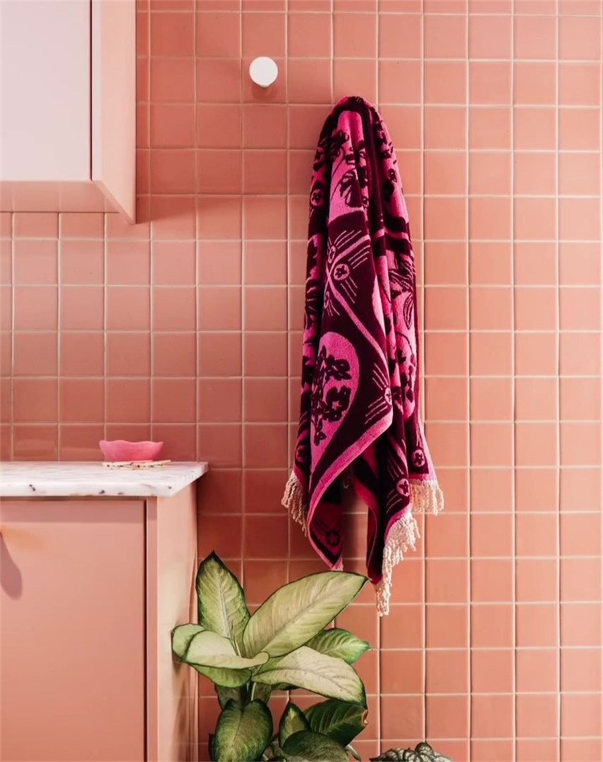 NR1982 AMW lifestyle image