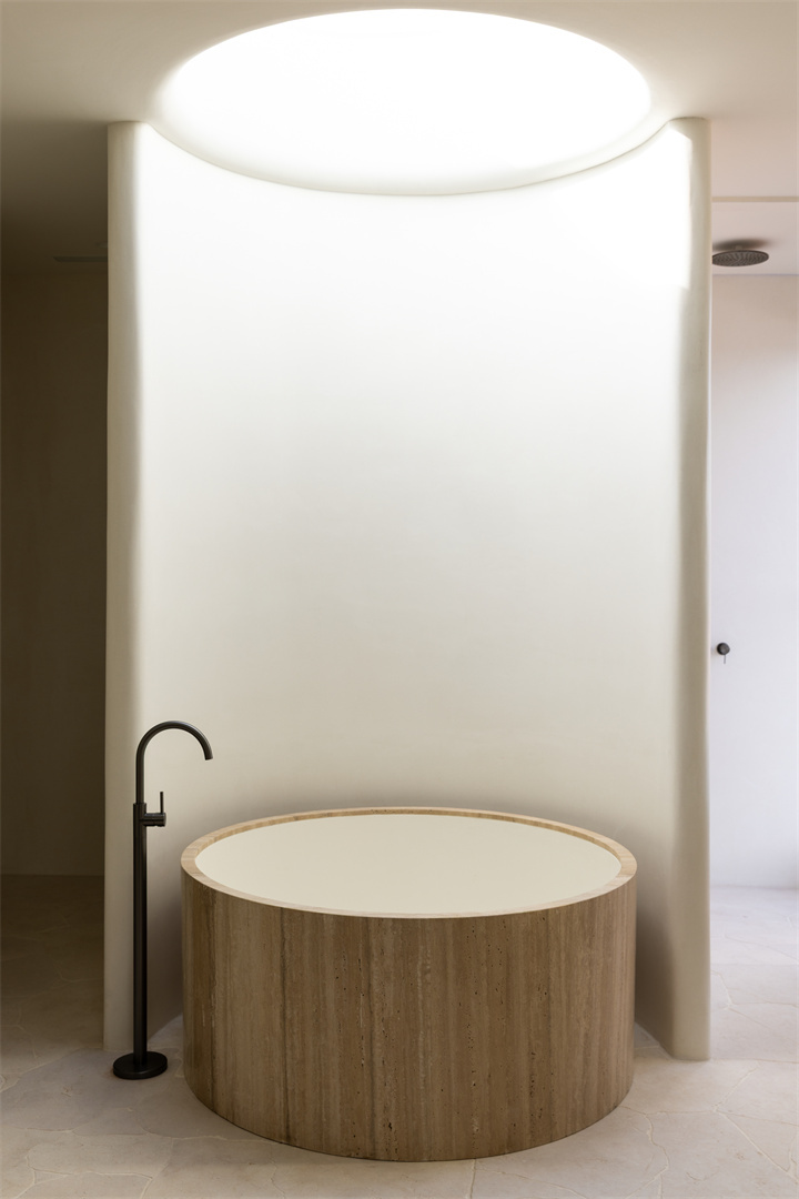 NR210903 A01 GM lifestyle image