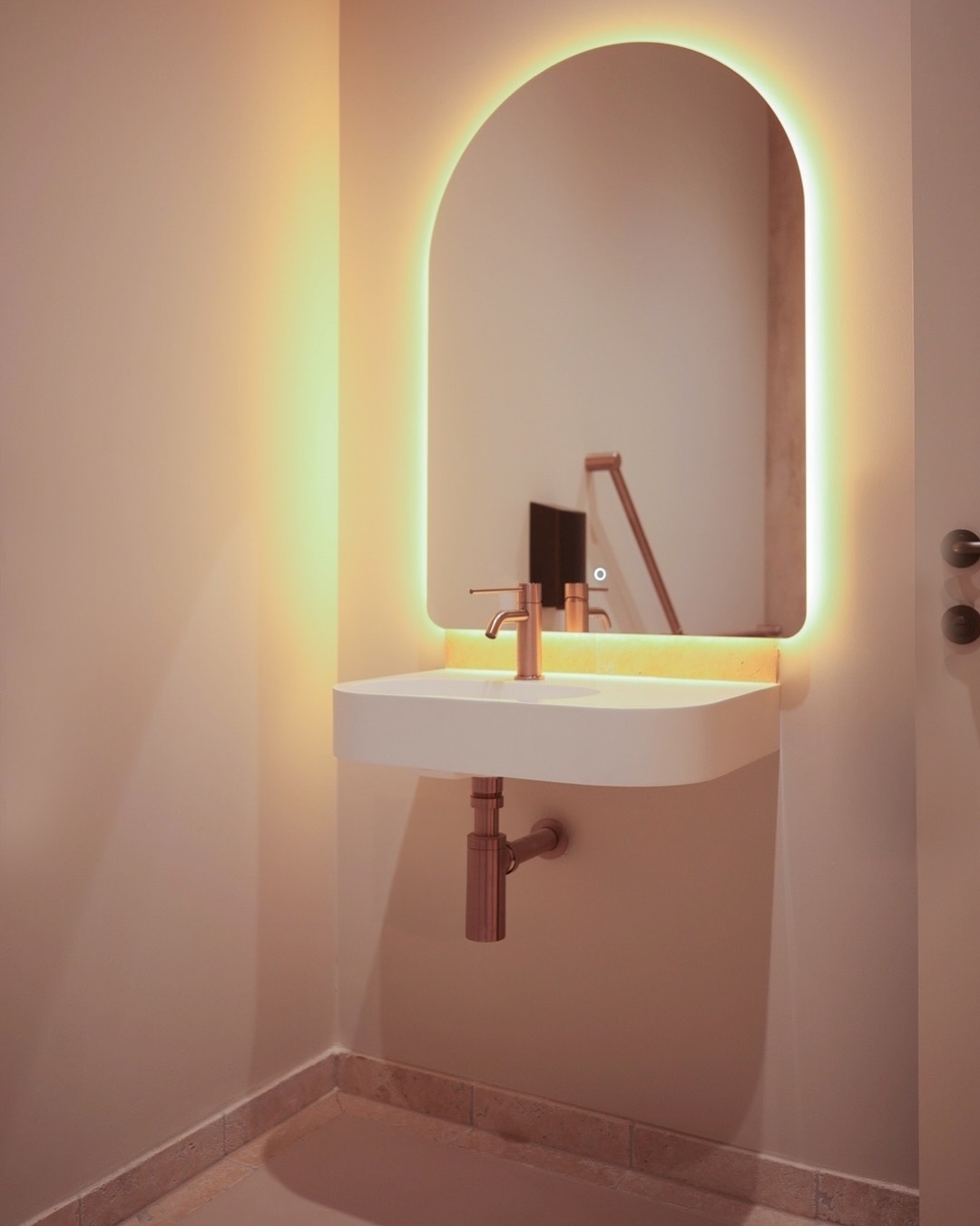 NR221901 DBZ NRA186w BZ lifestyle image