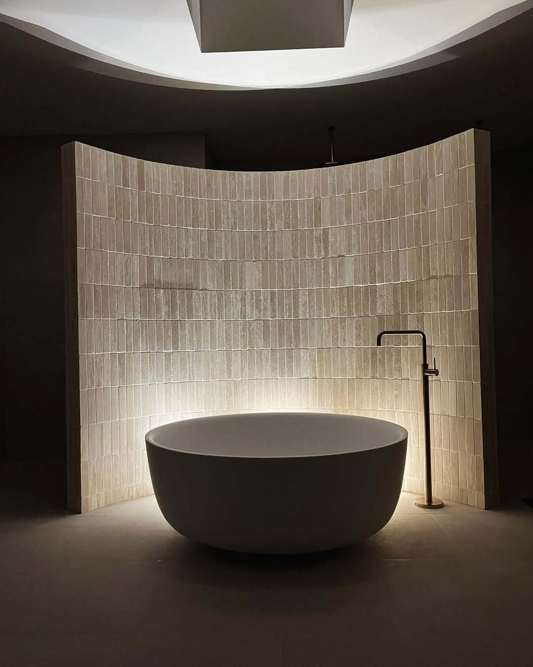 NR221903 BBG lifestyle image