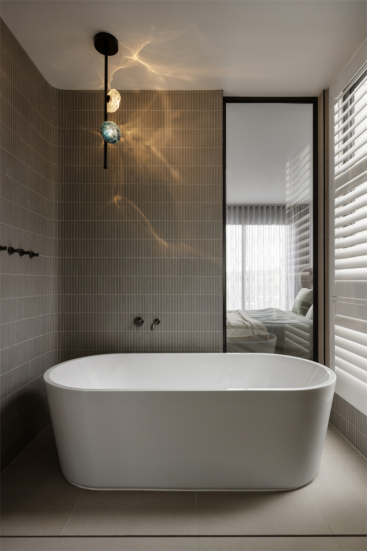 NR221903 CGM NR221911 GM NR1982 GM lifestyle image