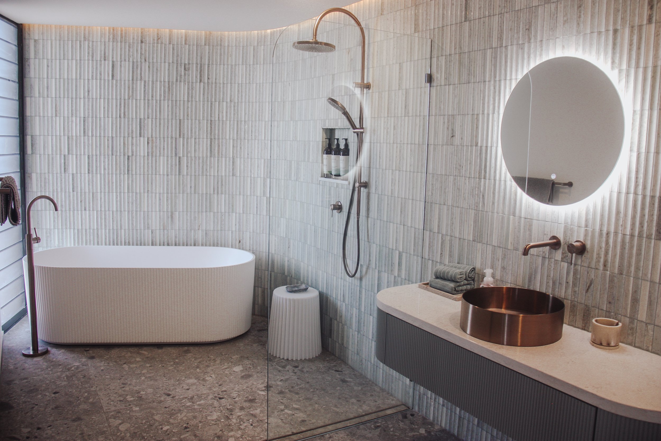 NR221905 EBZ NR221911 BZ NR221910 CBZ NRB401 RBZ NR210903 ABZ lifestyle image