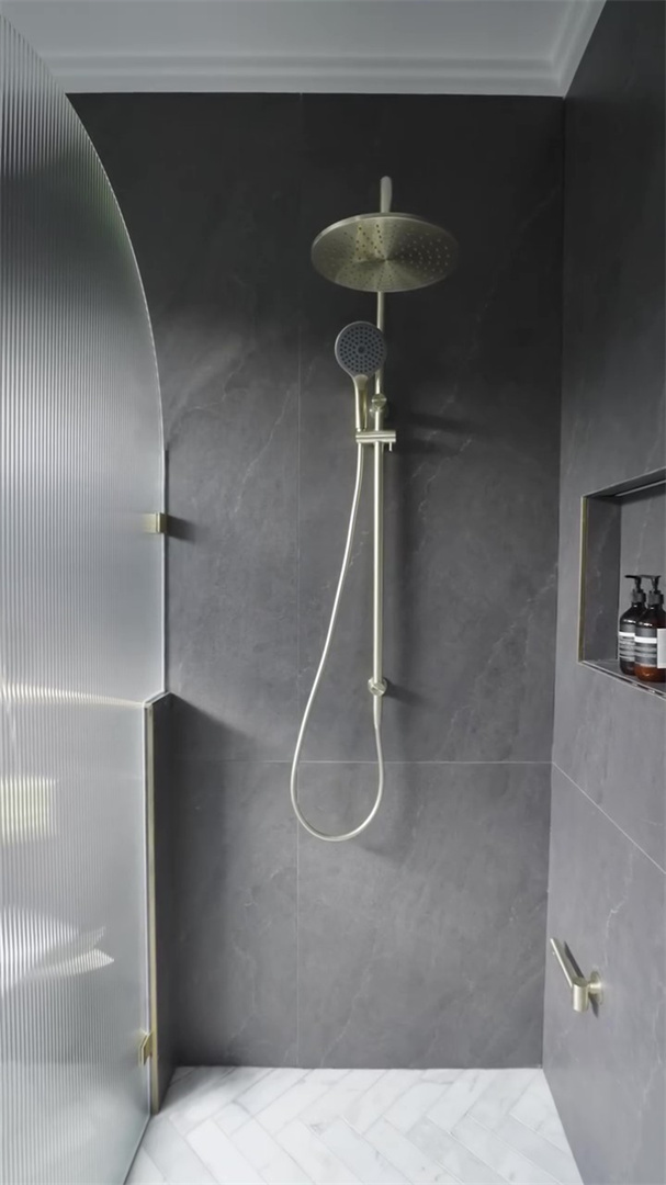 NR221905 HBG lifestyle image 2