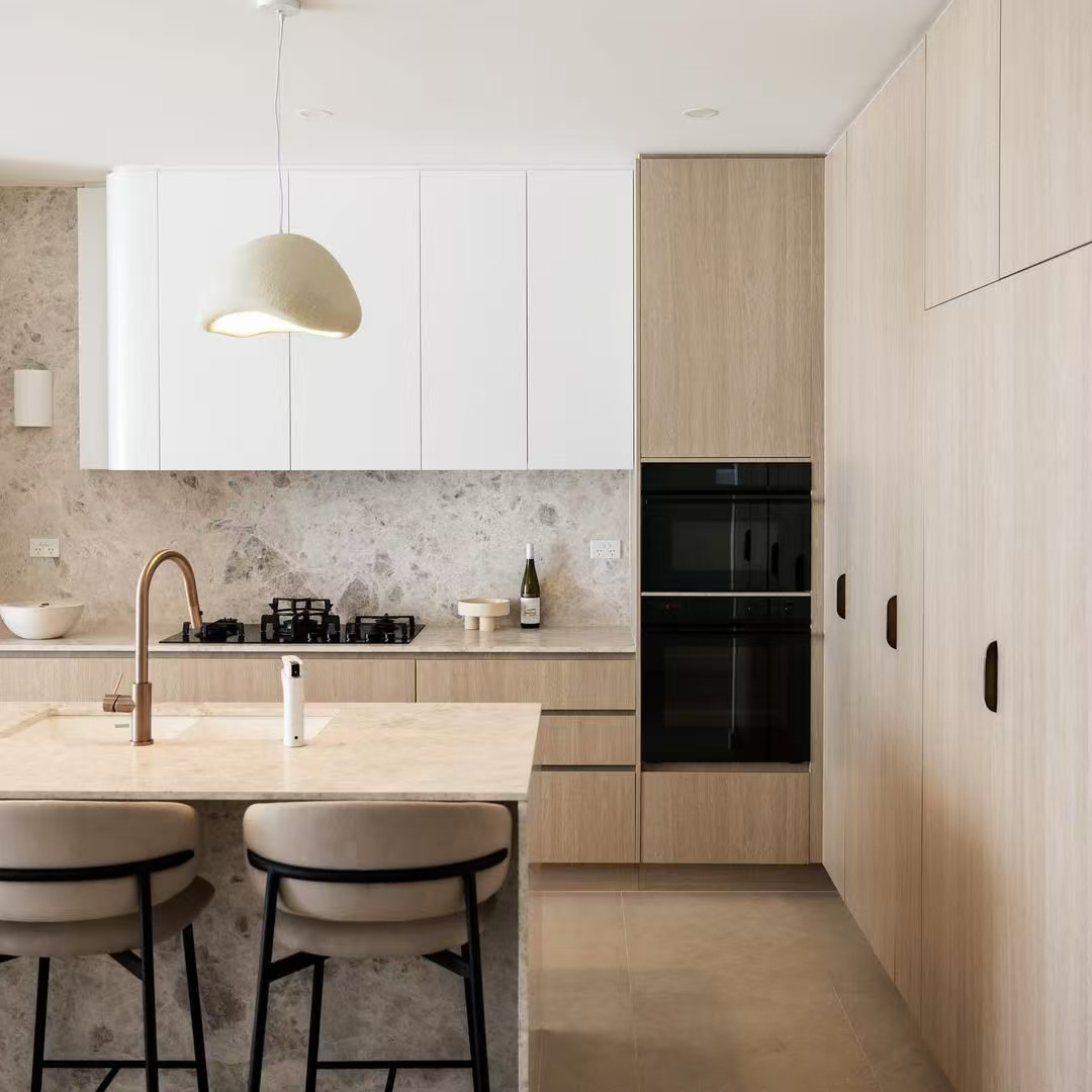 NR221908 BZ lifestyle image