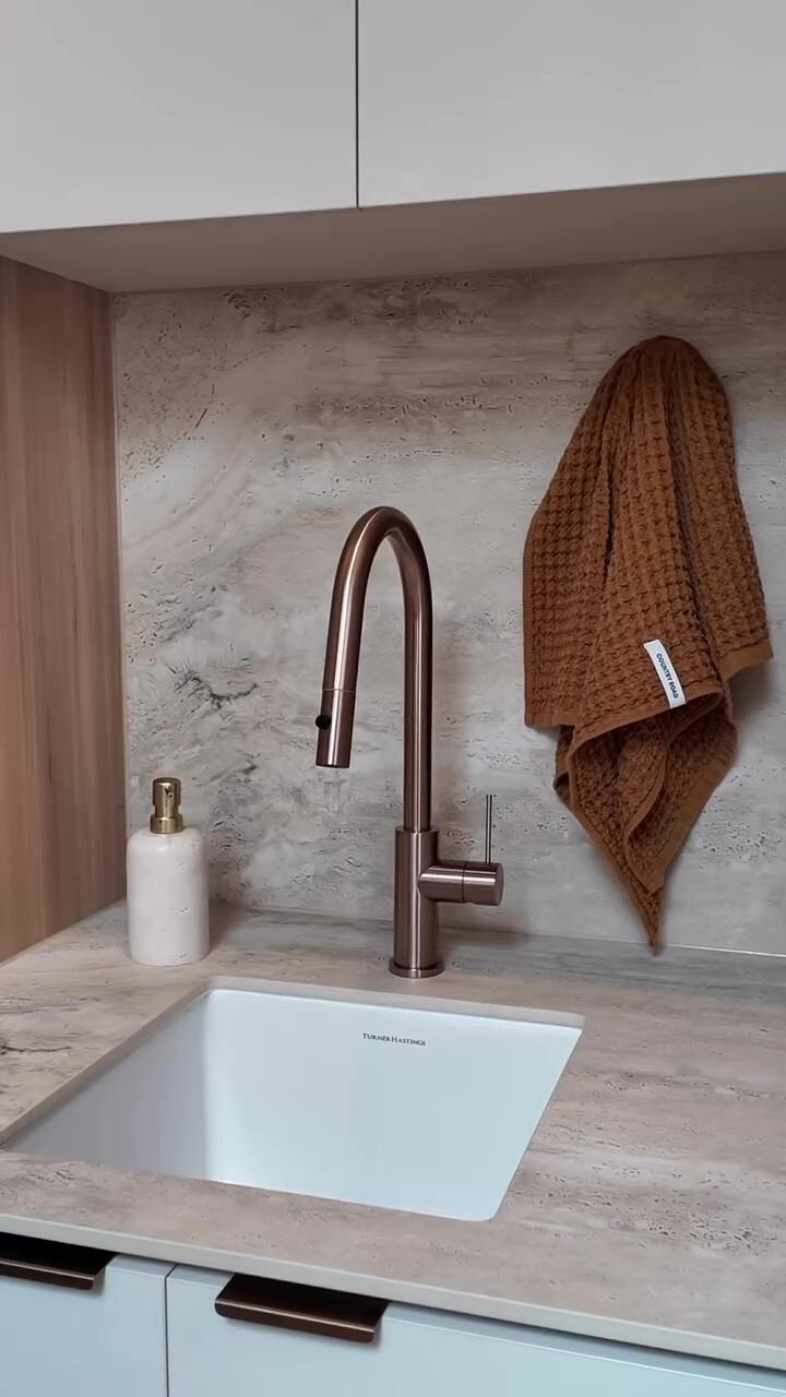 NR221908 BZ lifestyle image