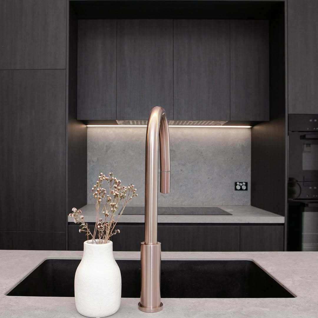 NR221908 BZ lifestyle image