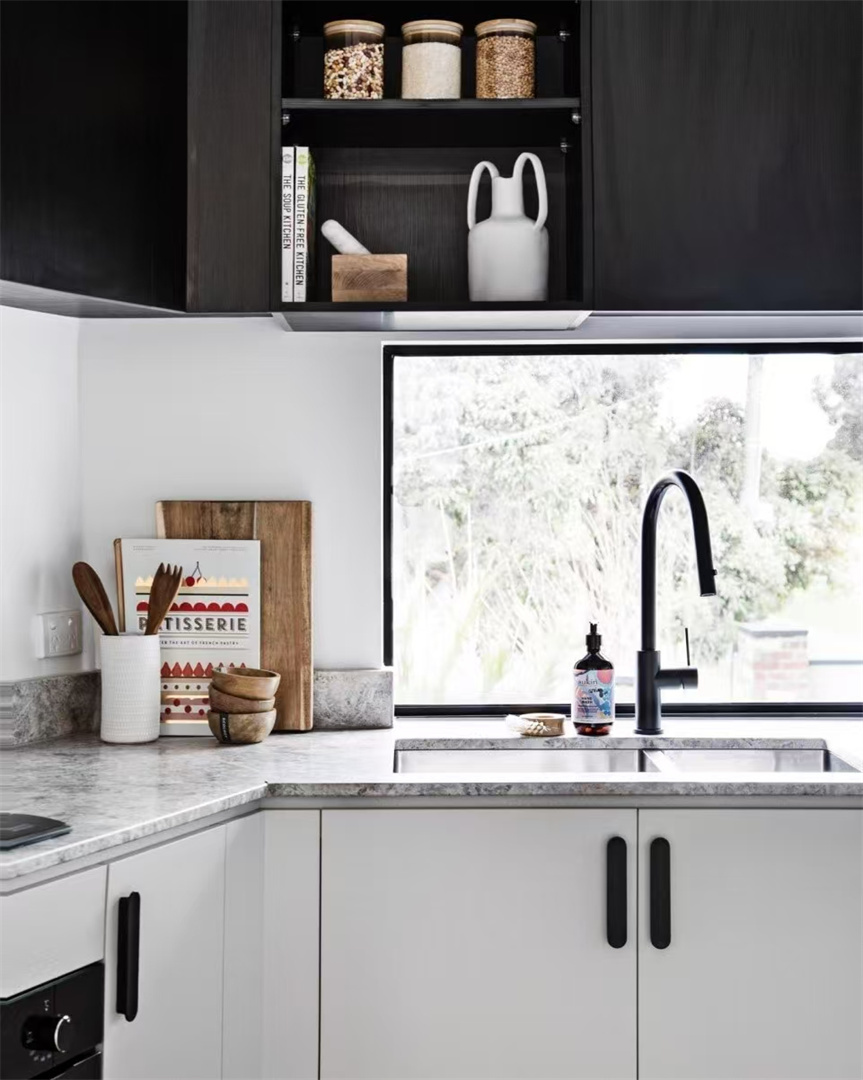 NR221908 GM lifestyle image 2