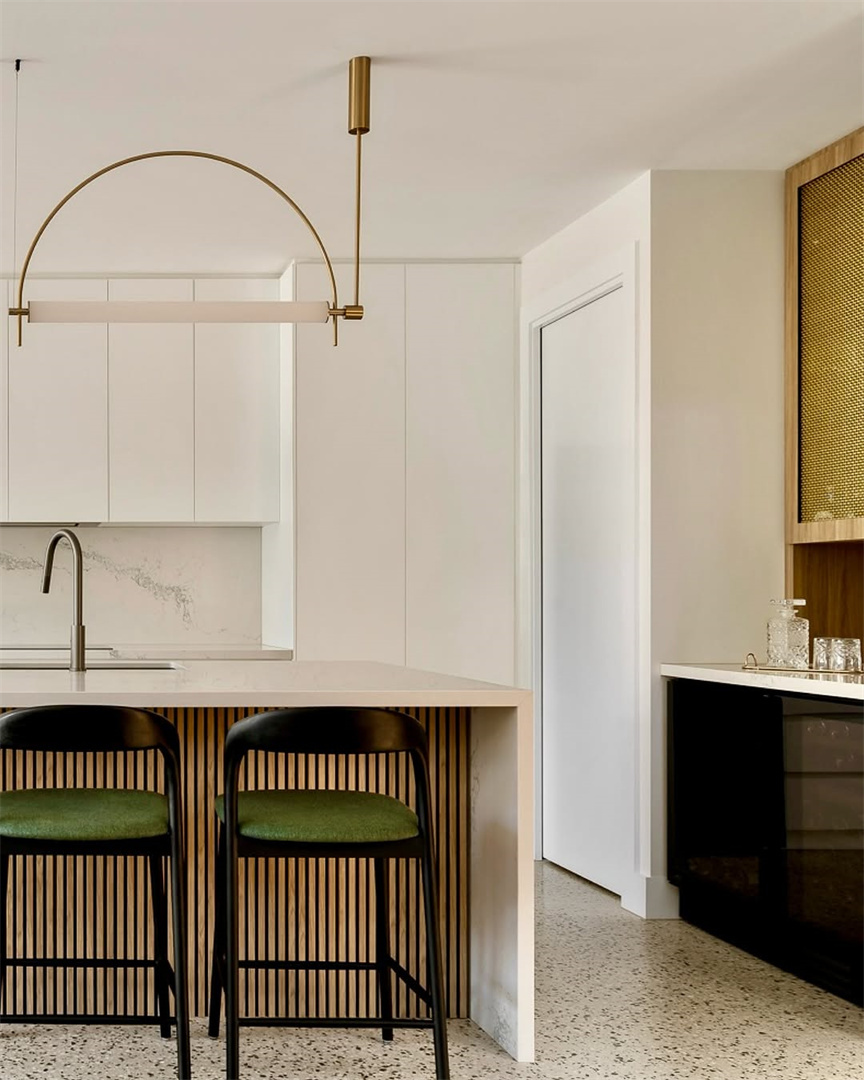 NR221908 GM lifestyle image