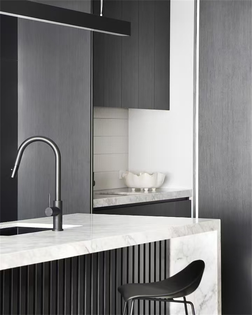 NR221908 MB lifestyle image 2