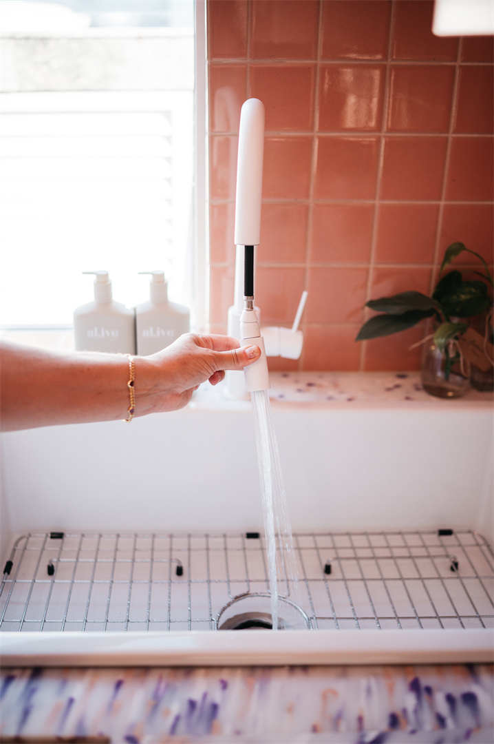 NR221908 MW lifestyle image 2