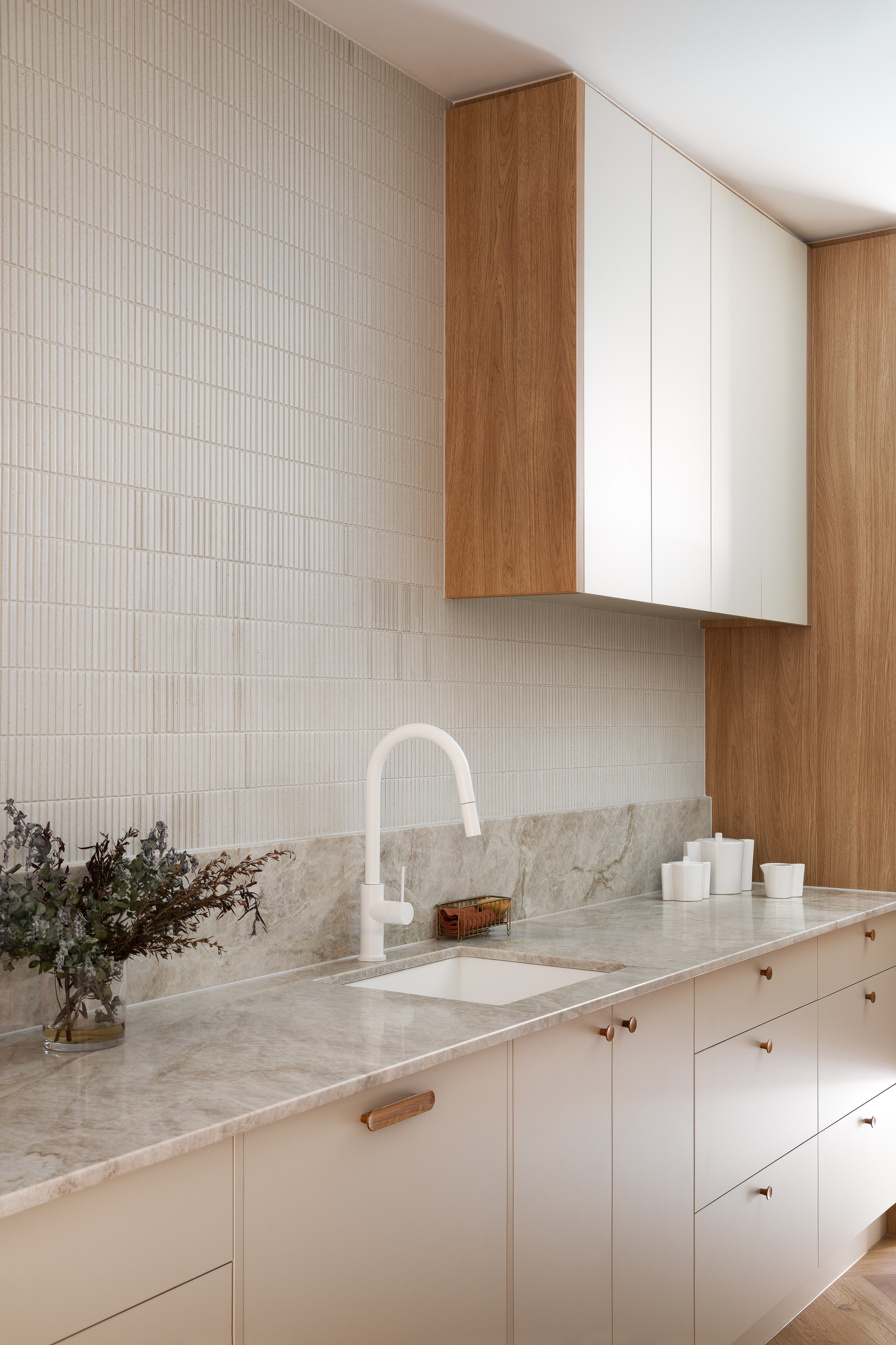 NR221908 MW lifestyle image