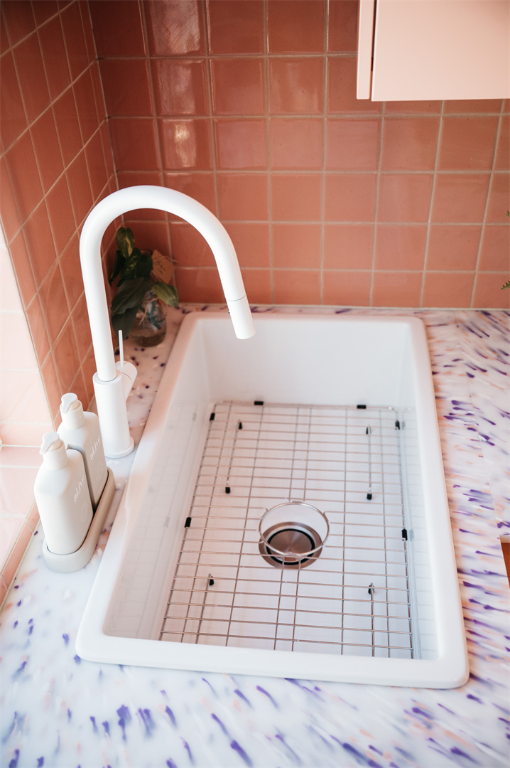 NR221908 MW lifestyle image