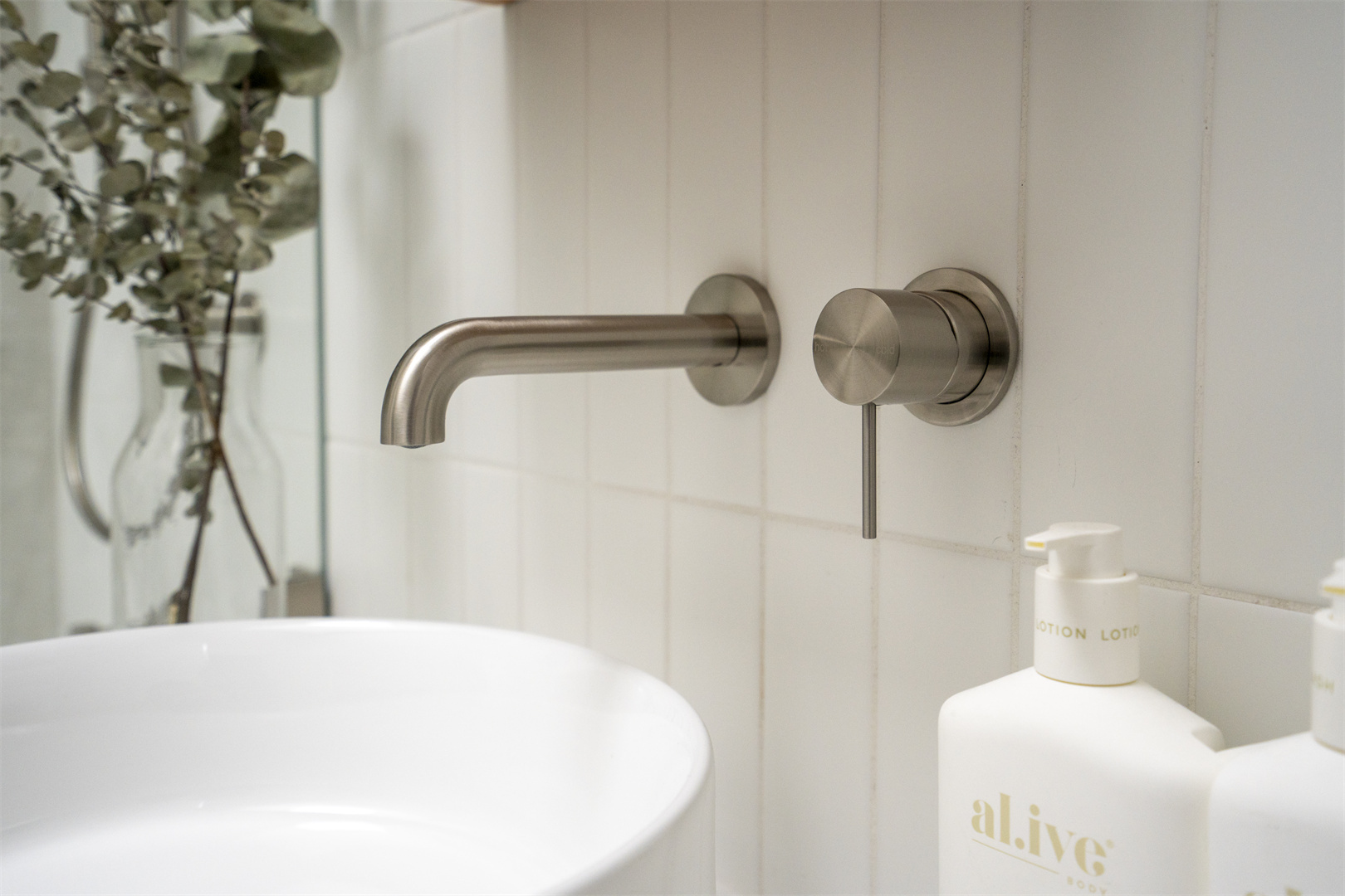 NR221910 CBN lifestyle image 2