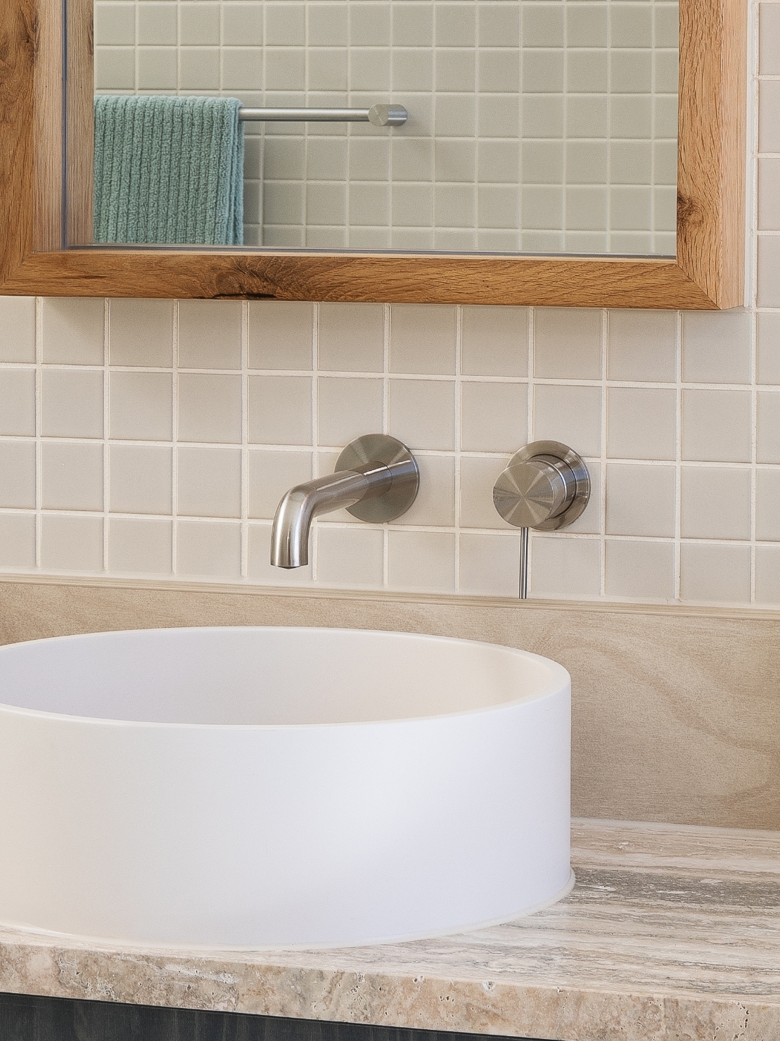 NR221910 CBN lifestyle image 2