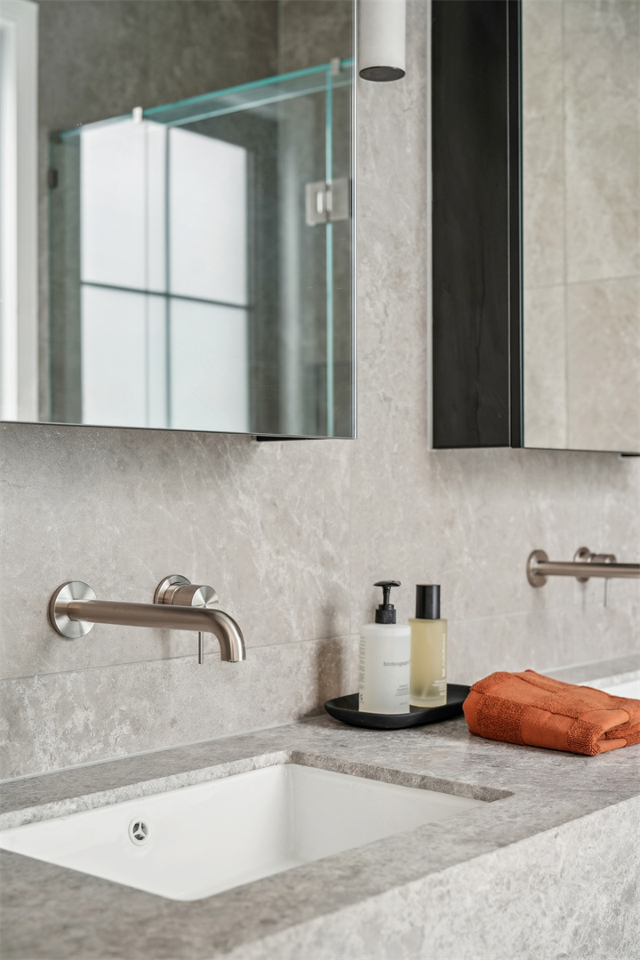 NR221910 CBN lifestyle image 2