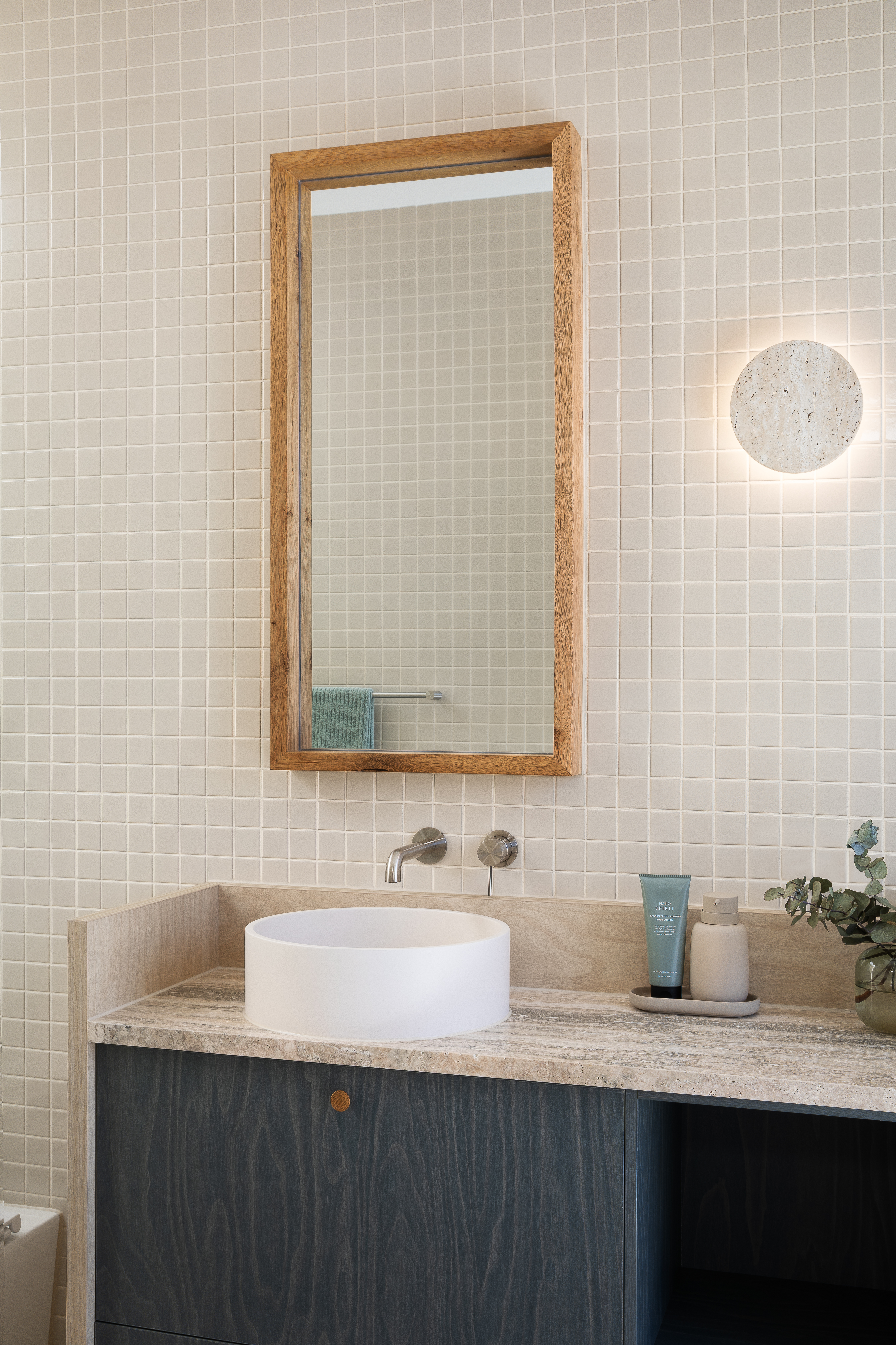 NR221910 CBN lifestyle image