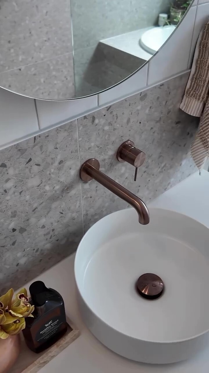 NR221910 CBZ NRA706 BZ lifestyle image