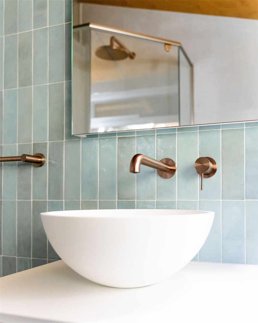 NR221910 CBZ lifestyle image