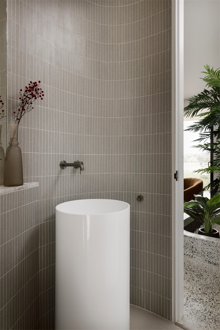 NR221910 CGM NR1982 GM lifestyle image