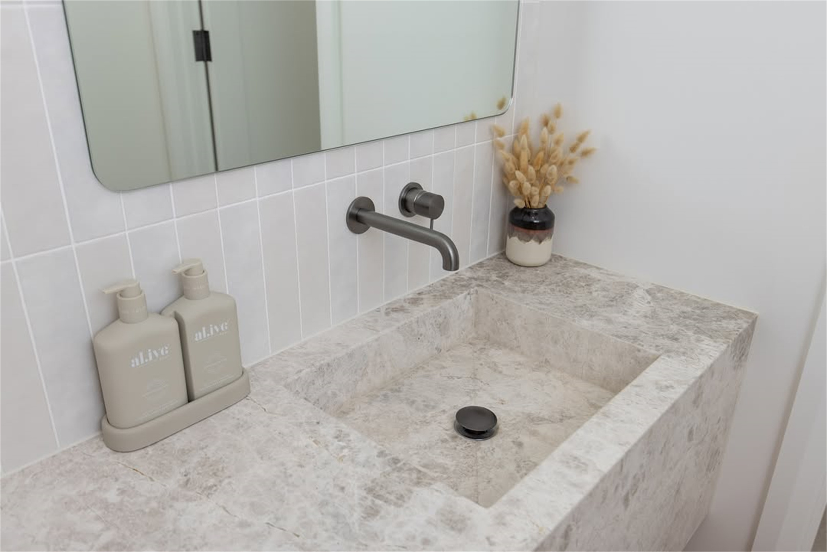 NR221910 CGM lifestyle image 2