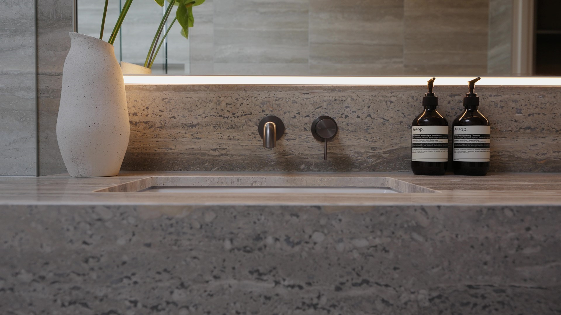 NR221910 CGM lifestyle image