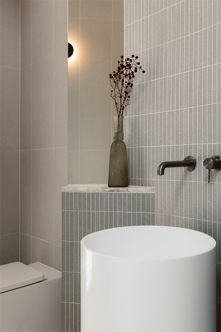 NR221910 CGM lifestyle image