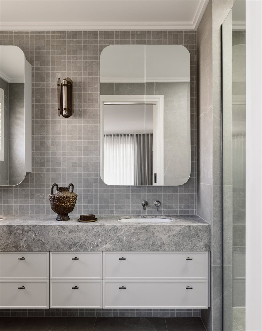 NR221910 CGM lifestyle image