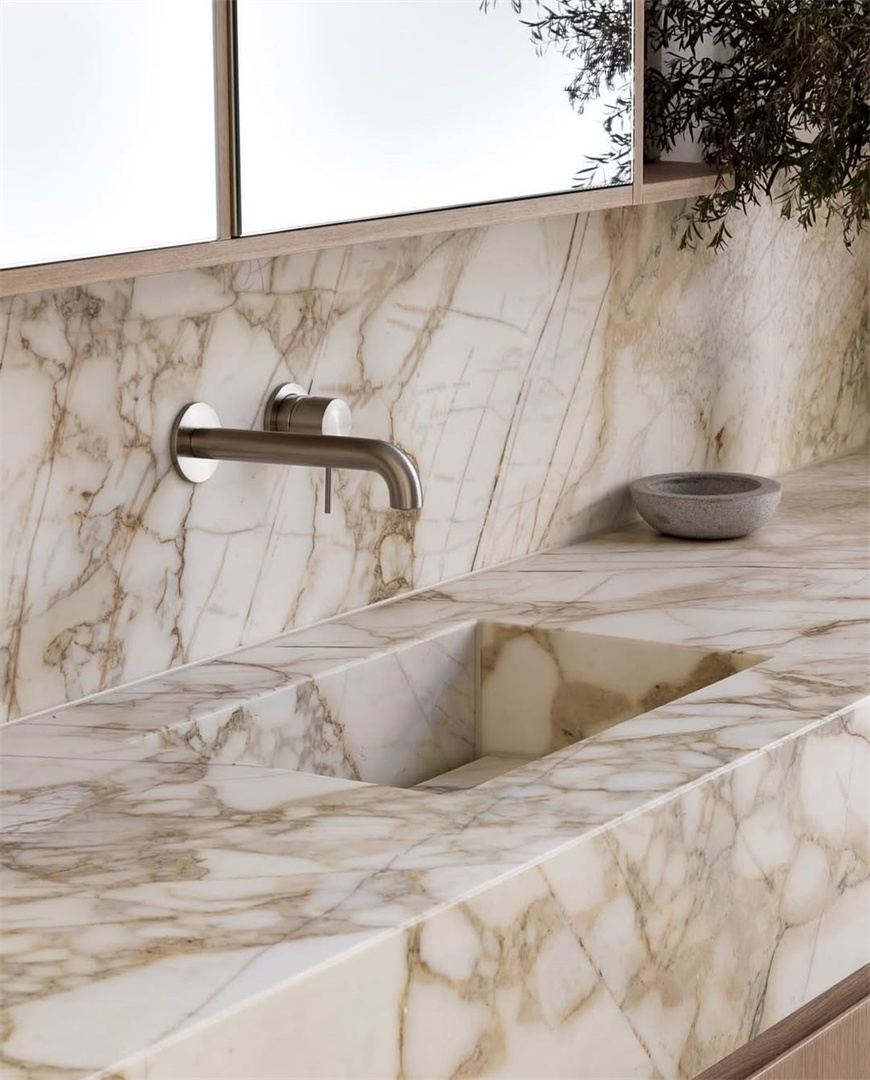 NR221910 CGM lifestyle image