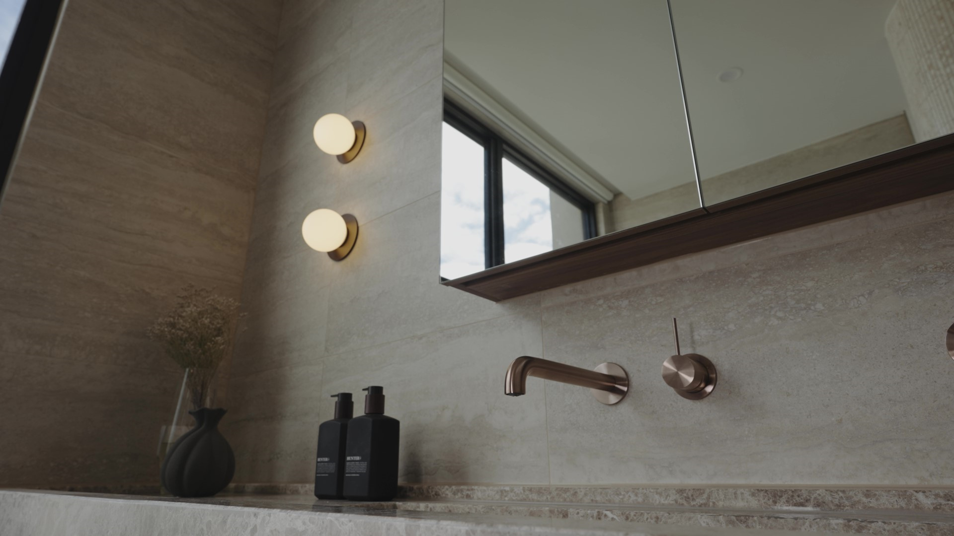 NR221910 DBZ lifestyle image 2