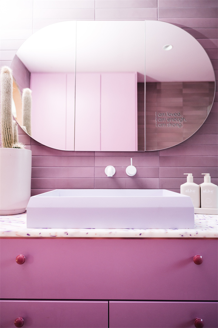 NR221910 DMW lifestyle image