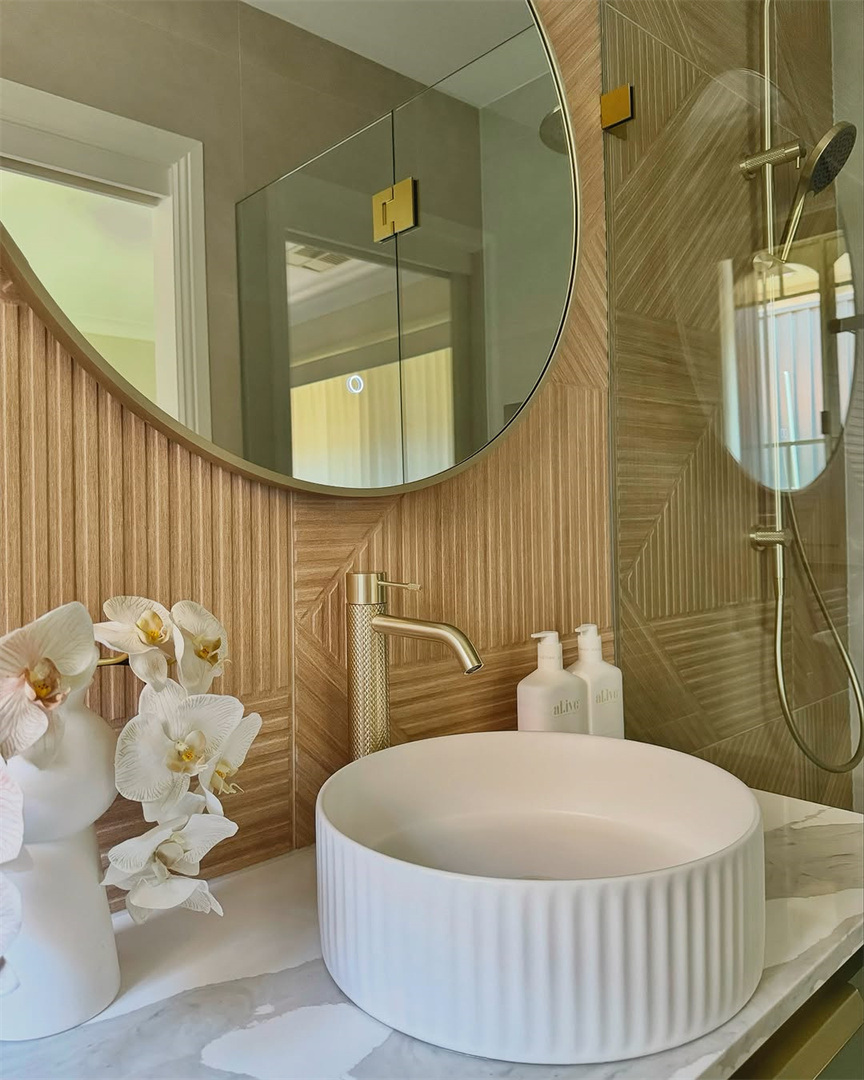 NR251901 ABG lifestyle image