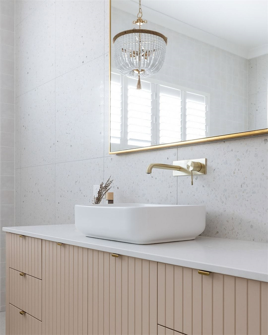 NR251907 ABG lifestyle image