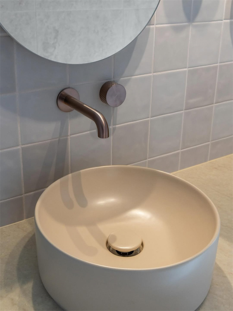 NR252007 ABZ lifestyle image