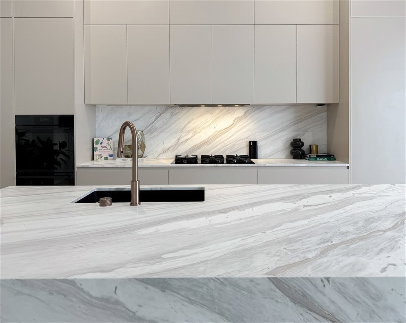 NR252008 BZ lifestyle image