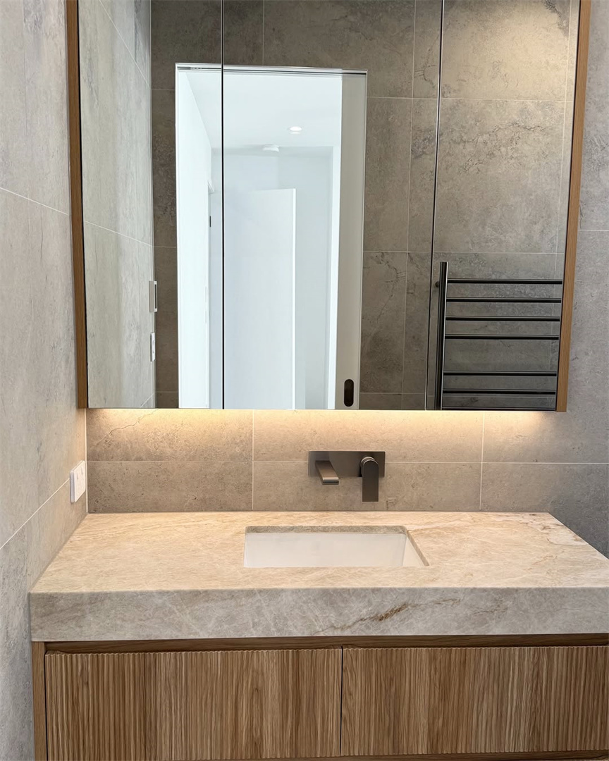 NR321510 AGM lifestyle image